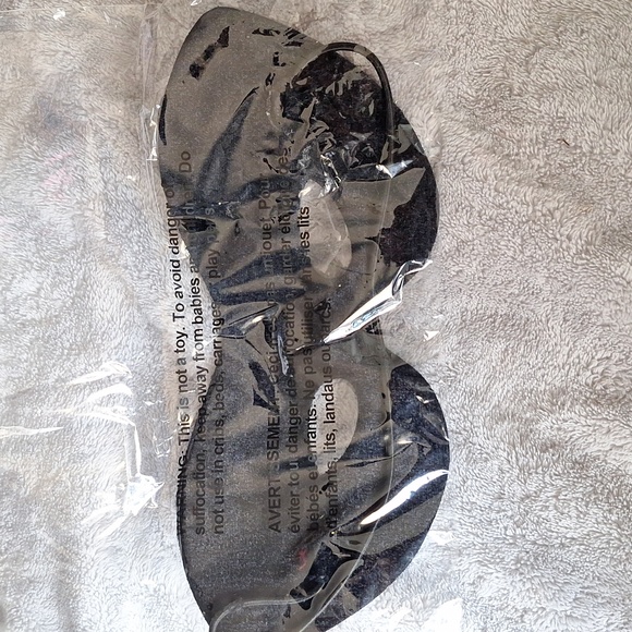 Felt & lace mask. - Picture 3 of 3